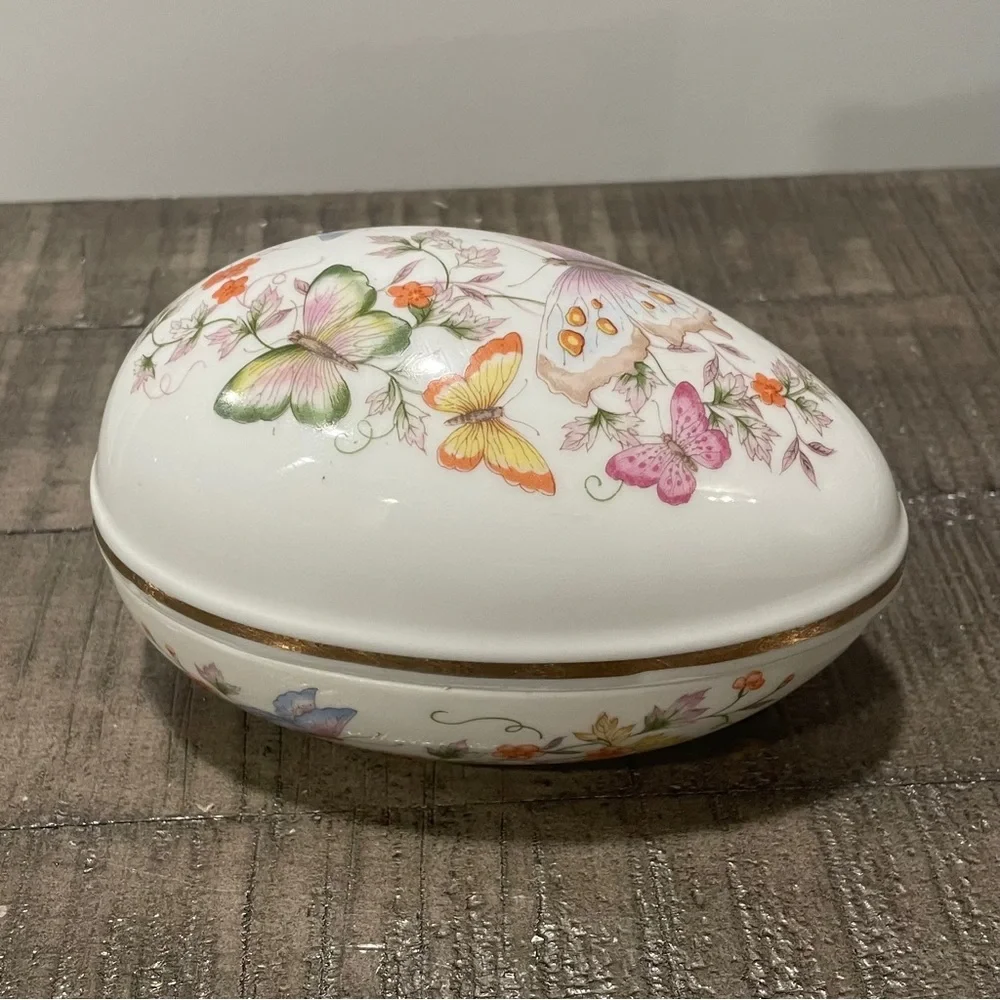Vintage 1974 Avon Egg Shaped Trinket / Jewelry Storage Dish with 24K Gold Trim